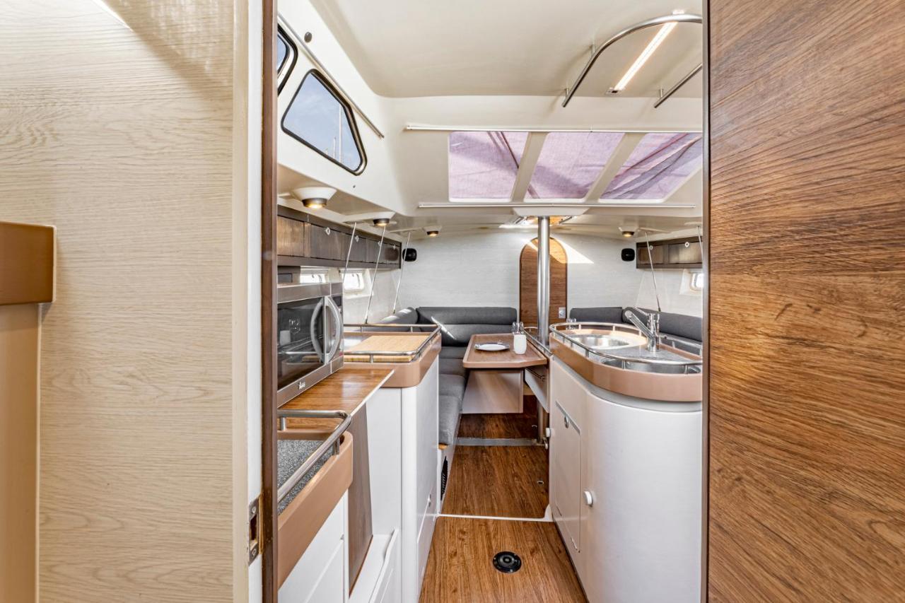 Relaxing Stay On A 38Ft Sail Yacht アレシフェ エクステリア 写真
