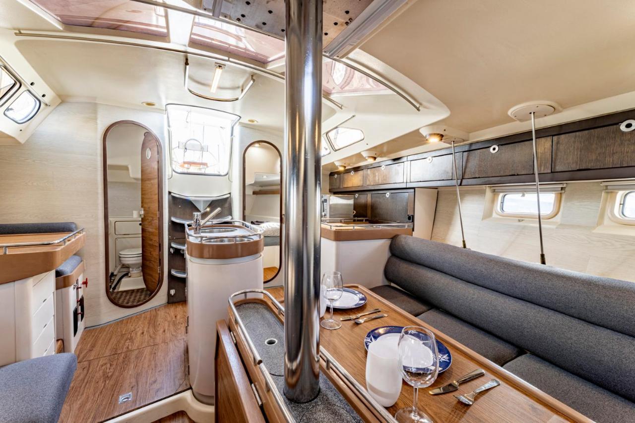 Relaxing Stay On A 38Ft Sail Yacht アレシフェ エクステリア 写真