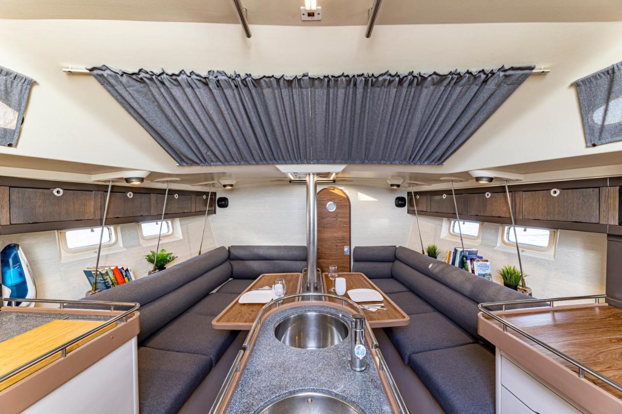 Relaxing Stay On A 38Ft Sail Yacht アレシフェ エクステリア 写真