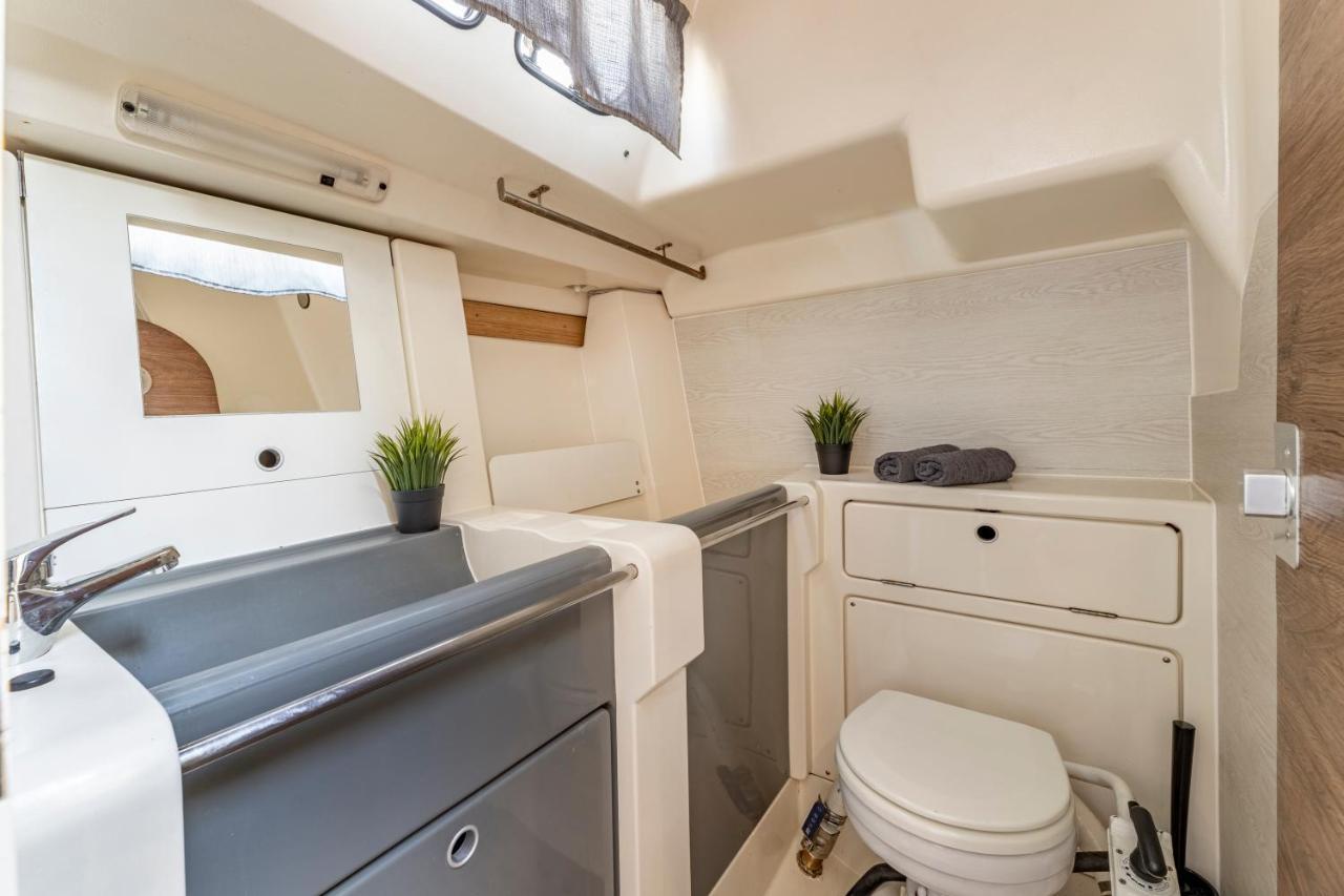 Relaxing Stay On A 38Ft Sail Yacht アレシフェ エクステリア 写真