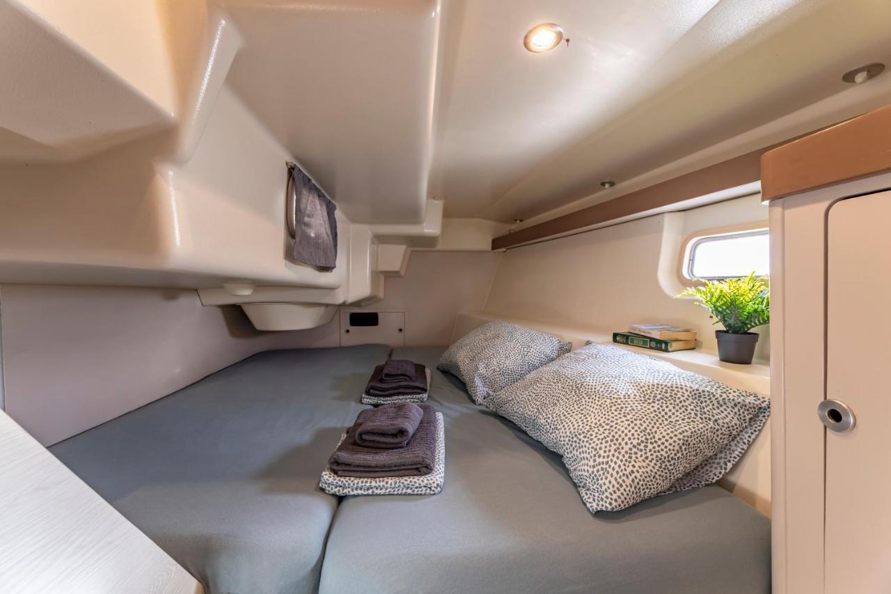 Relaxing Stay On A 38Ft Sail Yacht アレシフェ エクステリア 写真